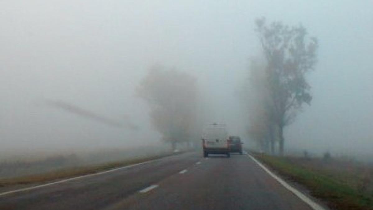 Infotrafic: Vizibilitate scăzută, din cauza ceţii, pe DN 1 şi DN 1A