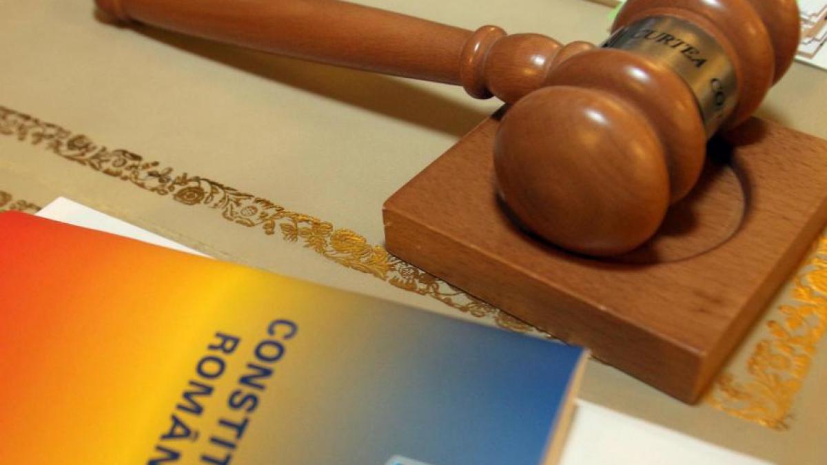 Revizuirea Constituţiei, pe masa CCR 