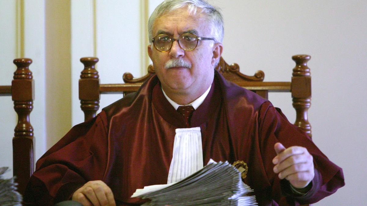 Zegrean, preşedintele CCR: Cel puţin zece articole din propunerea de modificare a Constituţiei sunt neconstituţionale