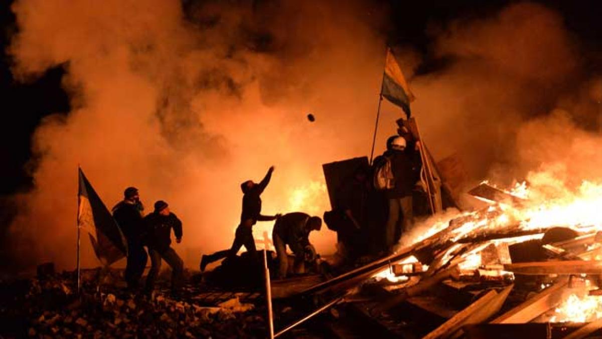 LIVE VIDEO. Insurecţie la Kiev, şoc în Occident. 26 de morţi în capitala ucraineană; europenii iau în calcul impunerea de sancţiuni; Rusia vede “război”