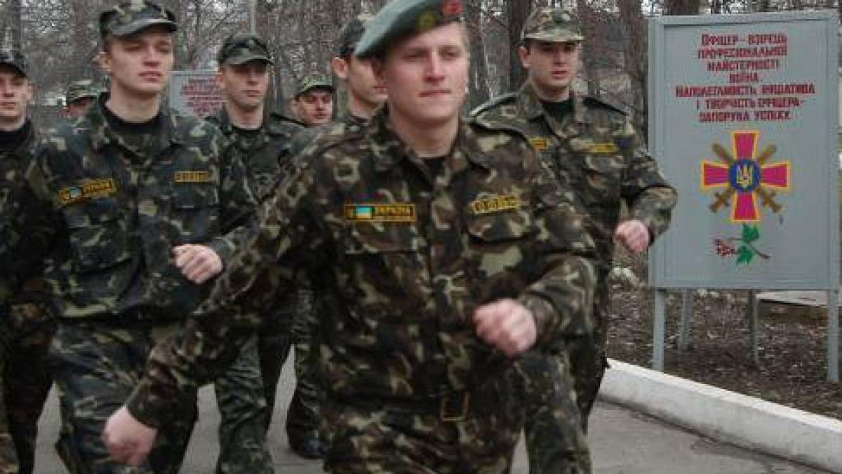 Avertismentul NATO: "Legăturile cu Ucraina vor fi afectate grav dacă intervine armata"