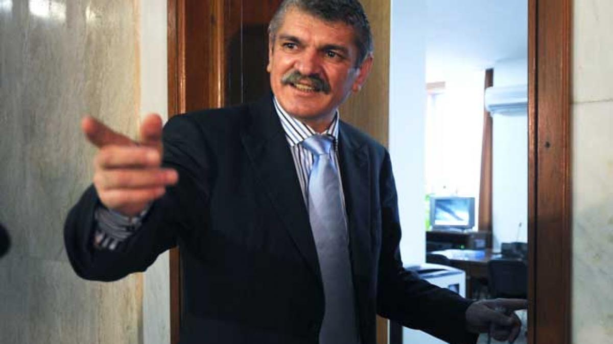 Banii românilor, irosiţi de STS