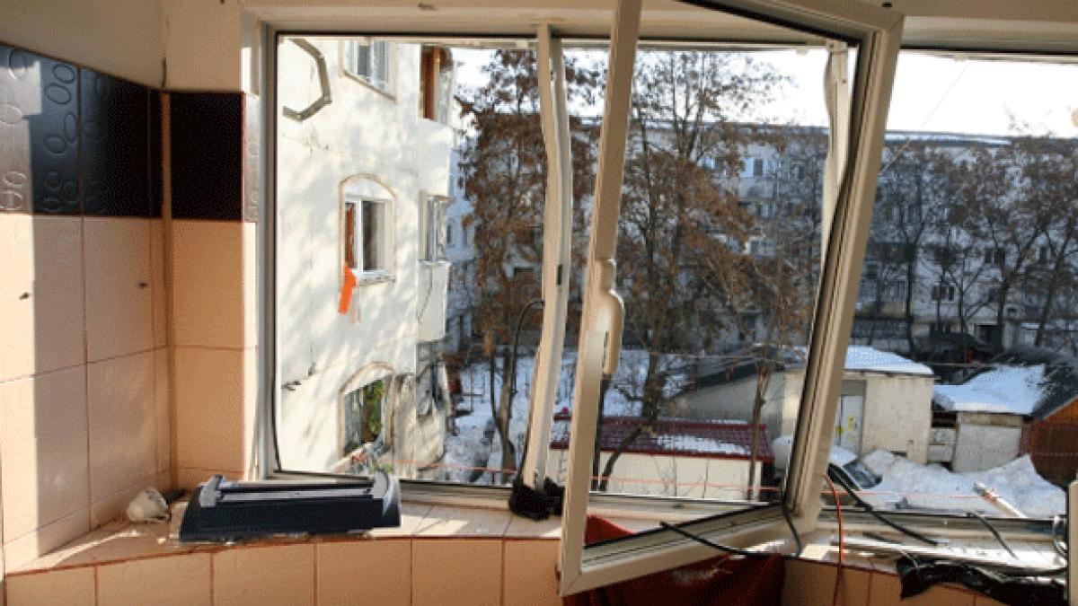 Explozie într-un apartament din Tg. Jiu: proprietarul locuinţei a suferit arsuri grave pe jumătate din suprafaţa corpului
