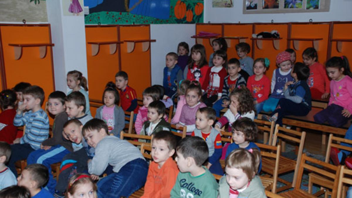 Serbările de 8 martie, interzise în grădiniţele din Vaslui pentru ca părinţii să nu mai dea cadouri educatoarelor