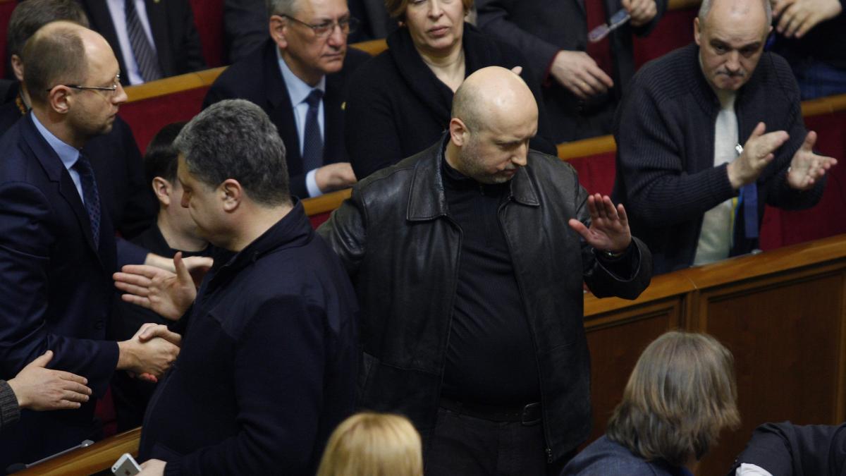 Parlamentul ucrainean a votat înlăturarea lui Ianukovici. Alegeri anticipate pe 25 mai