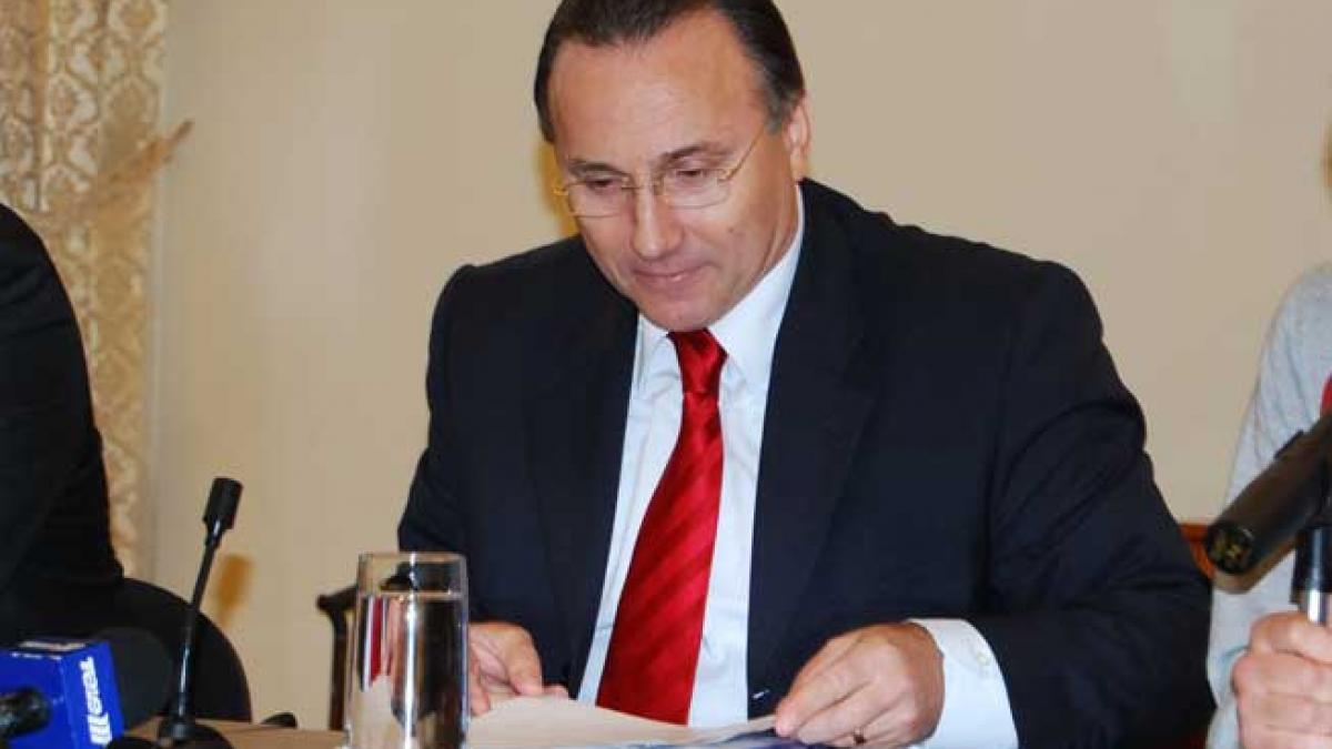 Adio, dar rămân cu tine! Primarul Iaşiului, Gheorghe Nichita, divorţează după o căsnicie de 33 de ani