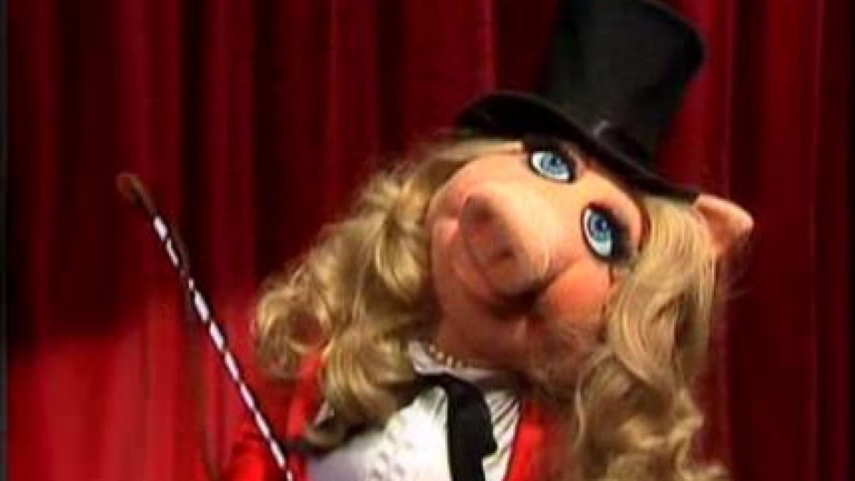 Și păpușile gătesc! Miss Piggy și cartea ei de bucate...