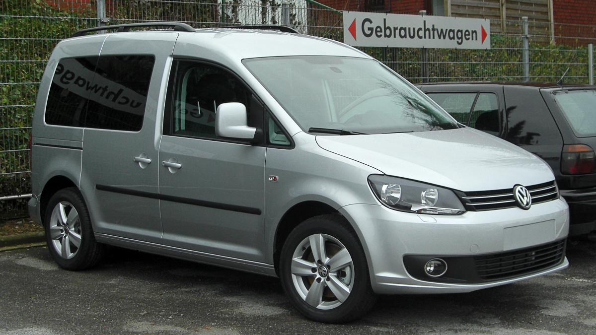Volkswagen recheamă aproape 600.000 de autoutilitare Caddy, pentru o problemă la uşa din spate