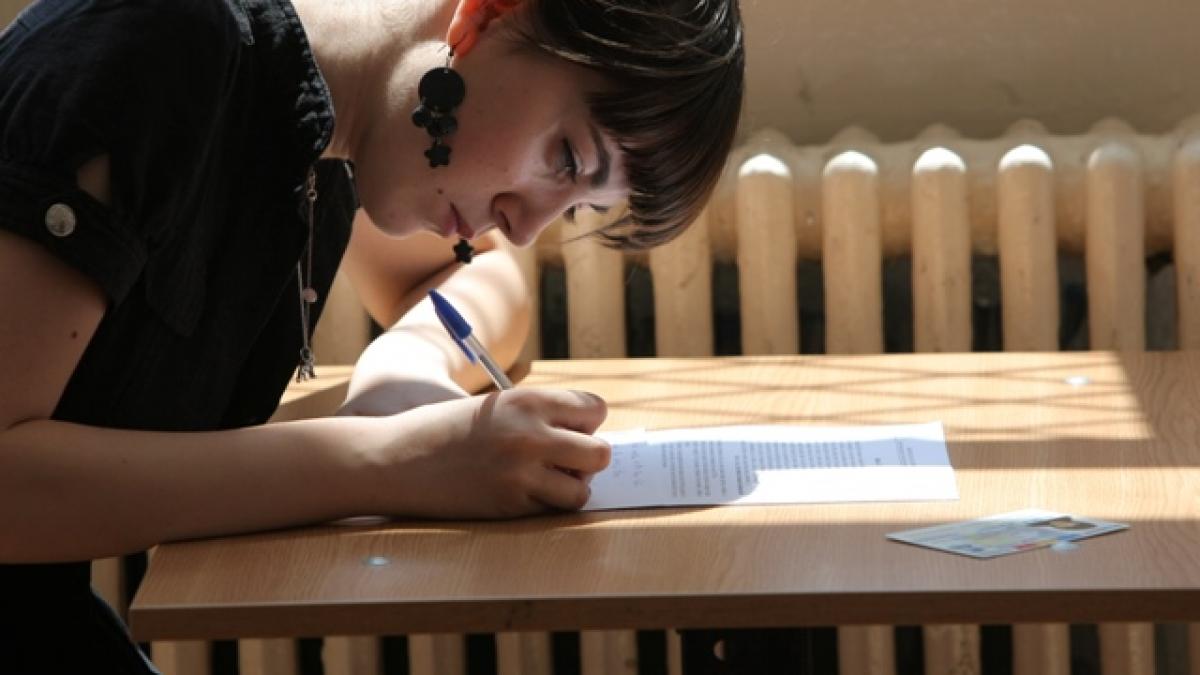 Bacalaureat 2014: Elevii de clasele a IX-a și a XII-a susțin luni simularea la Limba și literatura română