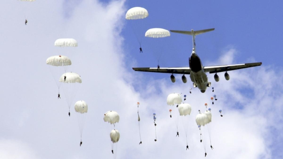 Crimeea este supusă unei invazii armate. Peste 2.000 de soldaţi ruşi au fost aerotransportaţi  la Simferopol, anunţă un oficial ucrainean