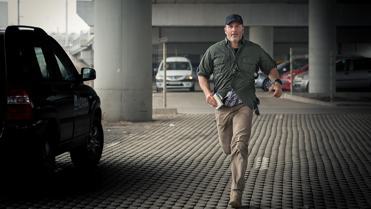 Joel Lambert, gazda show-ului “Manhunt”: Chuck Norris? La “Missing in Action” m-a chemat pe mine…