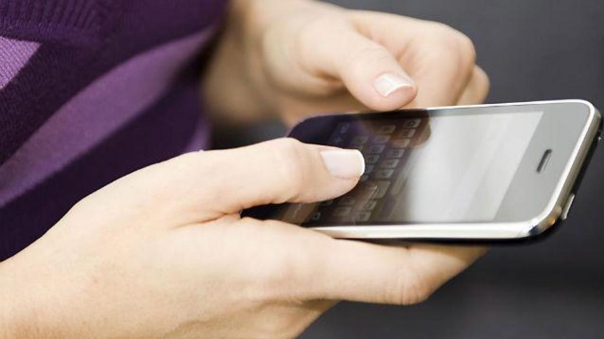 Ce se întâmplă dacă dormi cu telefonul mobil în cameră
