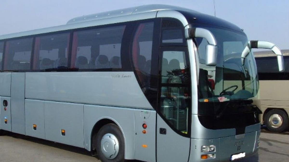 Un polonez a rănit şoferii unui autocar românesc după care s-a sinucis
