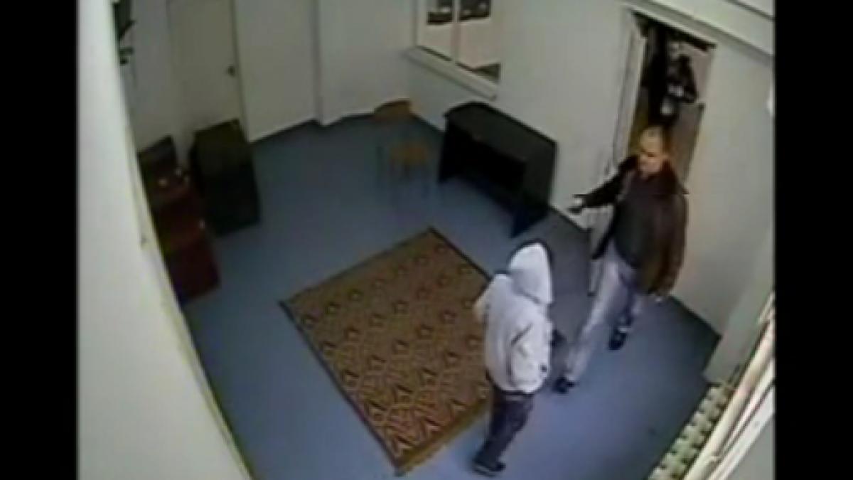 Anchetă penală la Piatra Neamţ după difuzarea imaginilor cu poliţistul bătăuş. Comisarul Filip a demisionat (VIDEO)