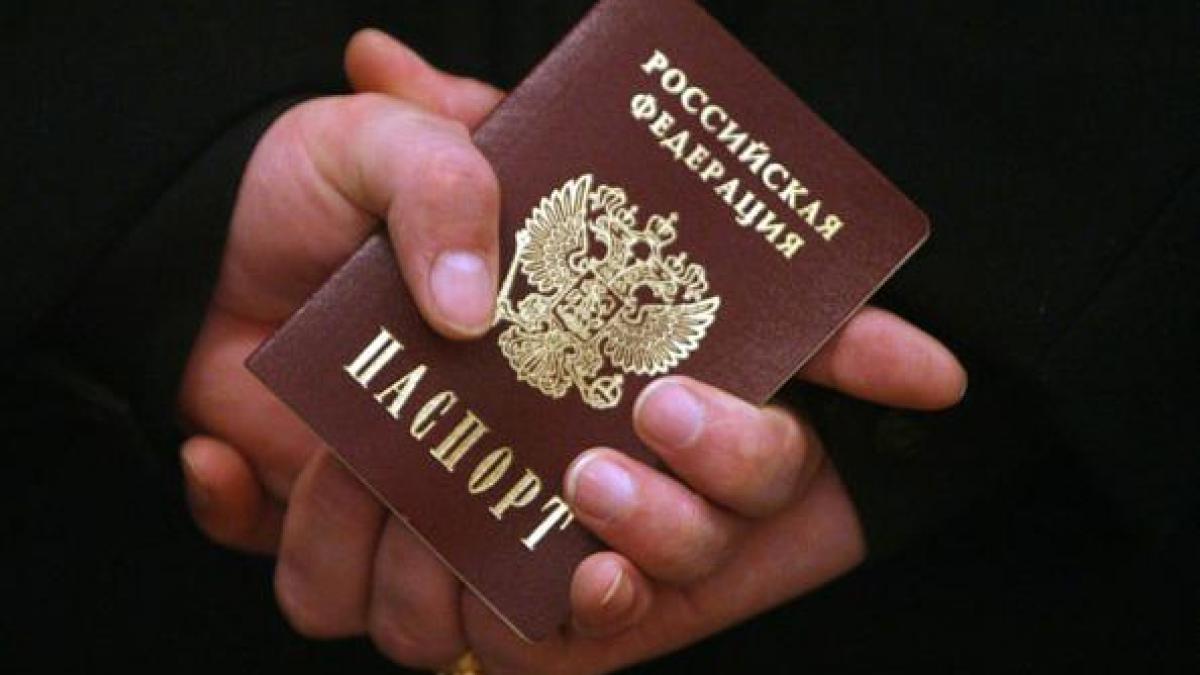 Moscova a început să elibereze paşapoarte ruseşti în Crimeea