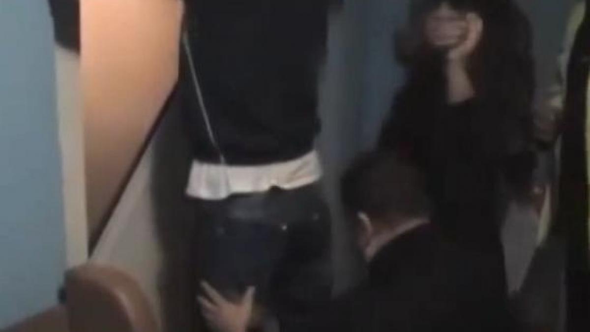 Ascunzătoare PREA CA LA ŢARĂ! Unde l-au găsit poliţiştii români pe suspect. Dialogul face toţi banii (VIDEO)