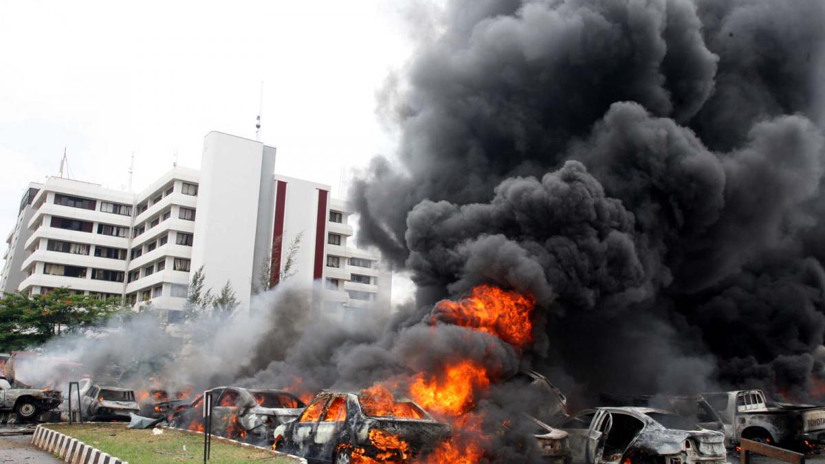 Dublu atentat cu bombă la Abuja, Nigeria. Primul bilanţ indică "zeci de morţi şi numeroşi răniţi"
