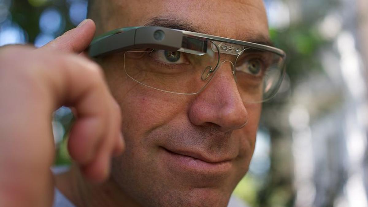 OPRIŢI CYBORGII! Atacuri împotriva purtătorilor de GOOGLE GLASS