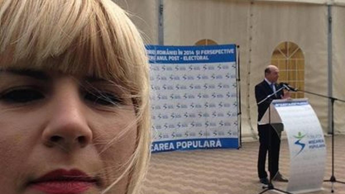 FOTO. O Udrea mare, un Băsescu mic