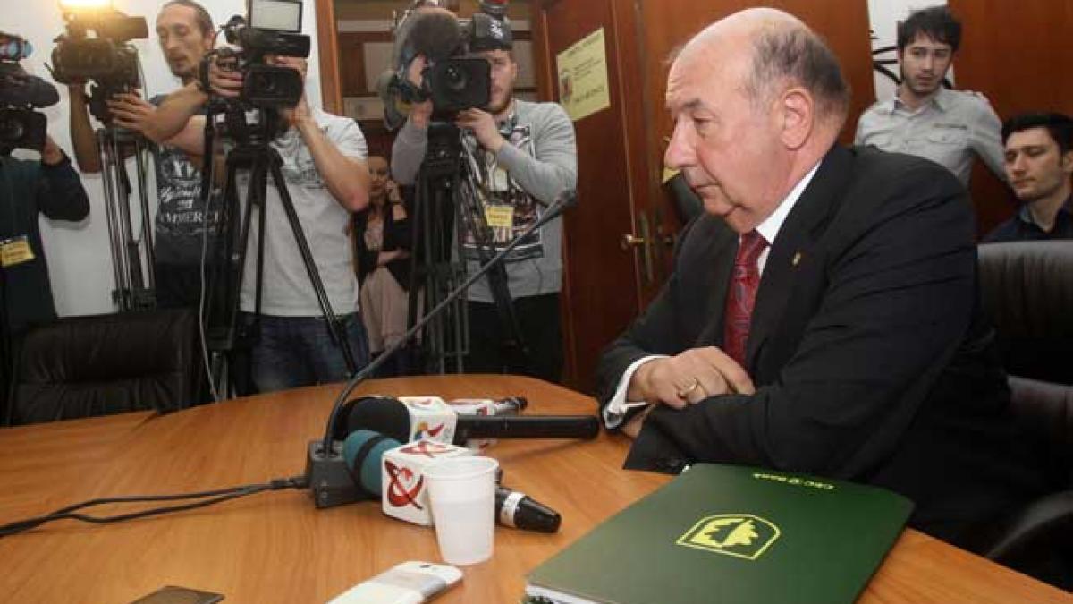 Băsescu - Udrea bagă băncile în scandal