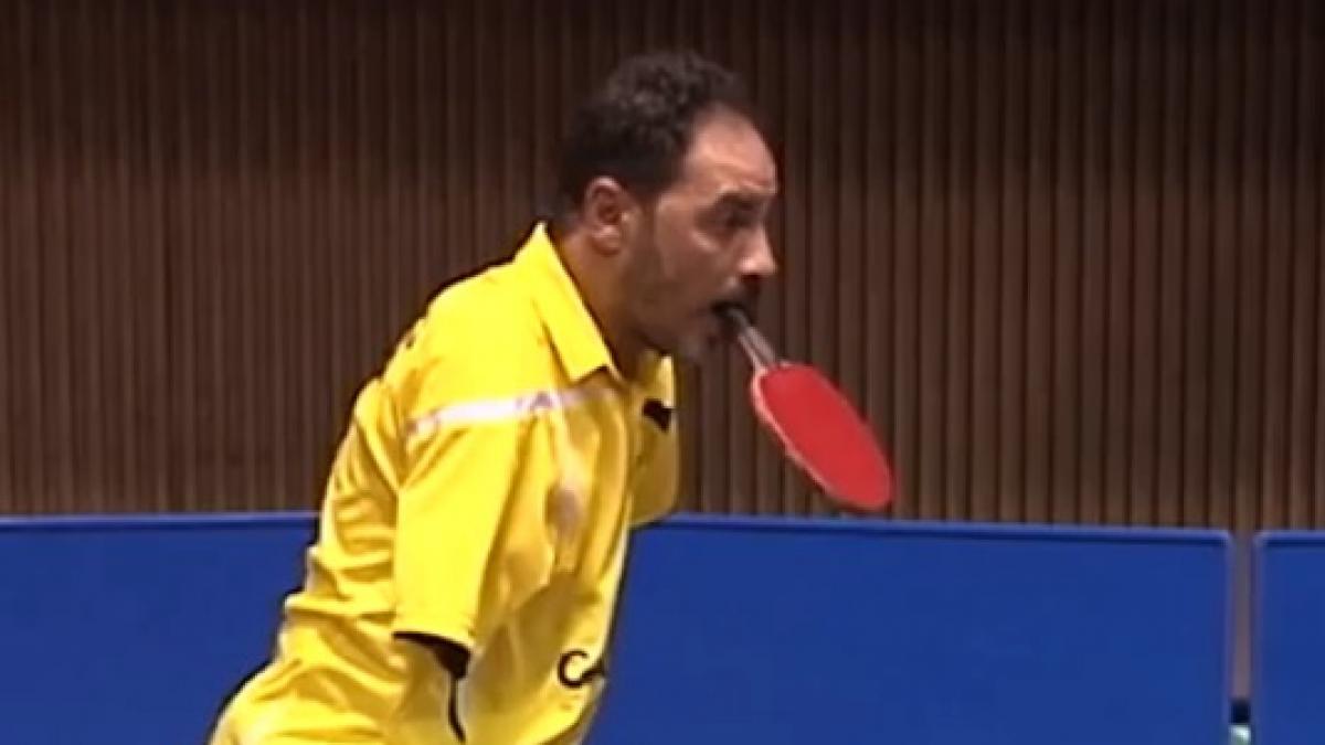 o partida de tenis de masa a uluit publicul unul dintre protagoni ti nu are bra e video