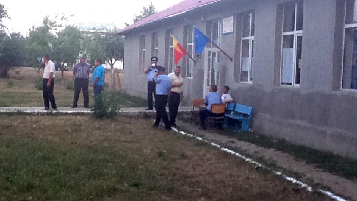 Poliţist vasluian, împuşcat în gât de un coleg