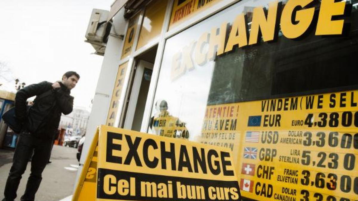 Leul a înregistrat cea mai bună cotaţie în ultimele 10 luni 