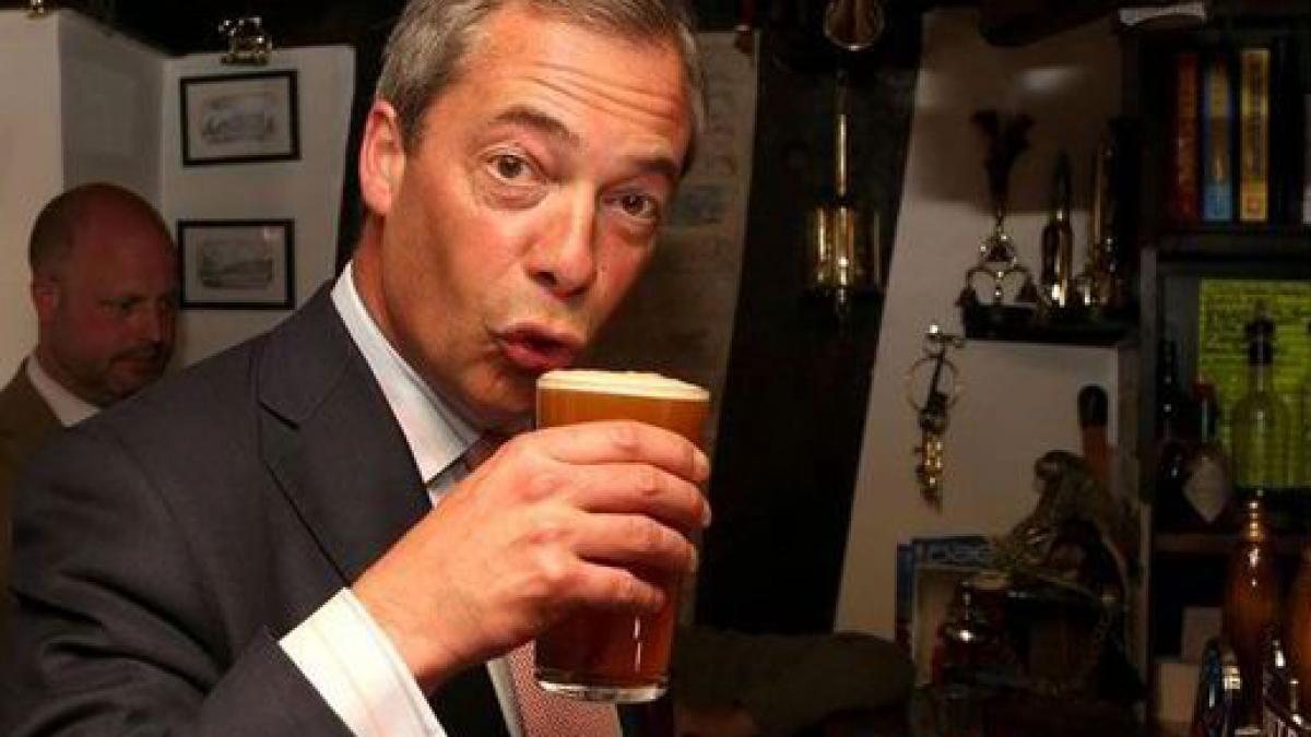 Soţia liderului UKIP dă din casă: Nigel Farage bea şi fumează prea mult, dar nu este rasist