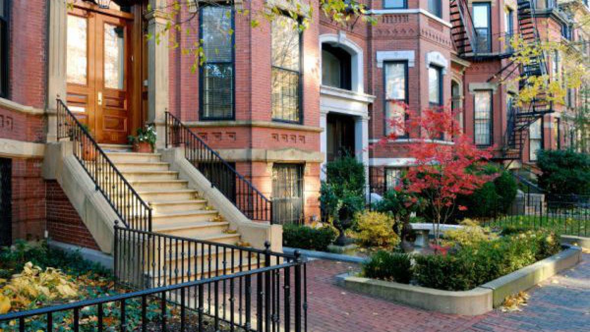 "Nu e un mit, chiar se întâmplă"! Legendarul pervers din Boston seamănă panică printre studenţi
