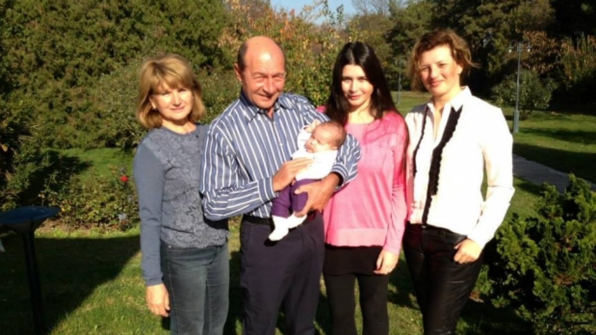 Traian Băsescu va fi din nou BUNIC