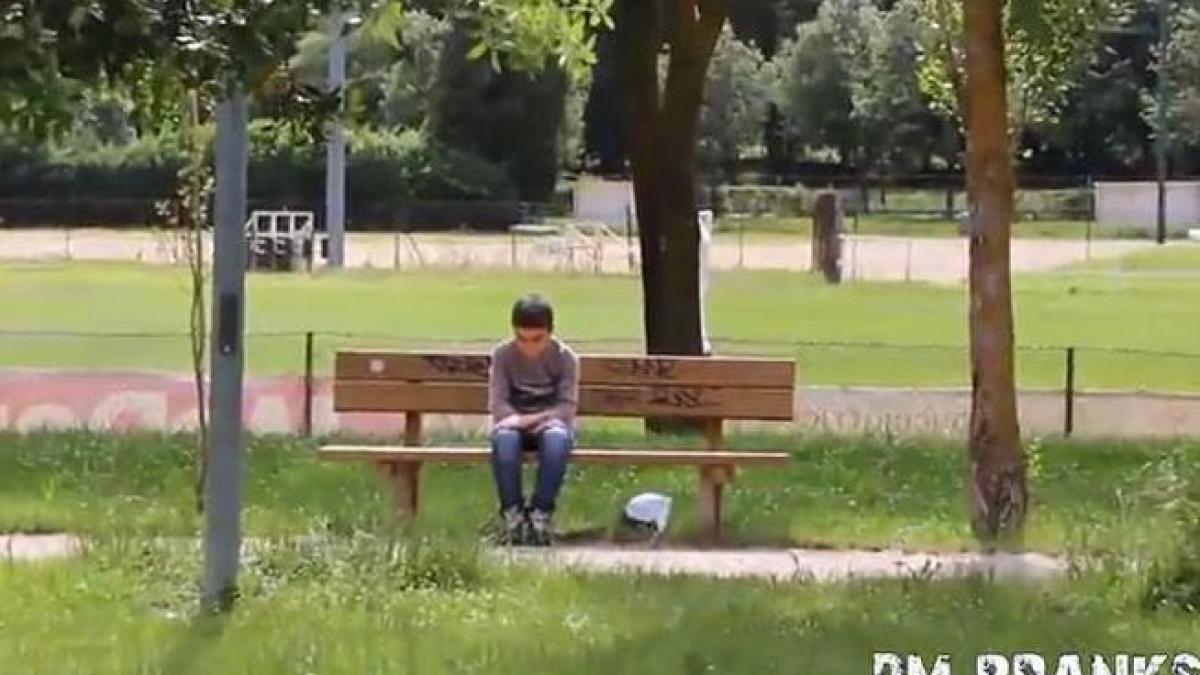 Experiment cu rezultat TULBURĂTOR, într-un parc din SUA: Tu ce faci când vezi un copil singur? (VIDEO)  