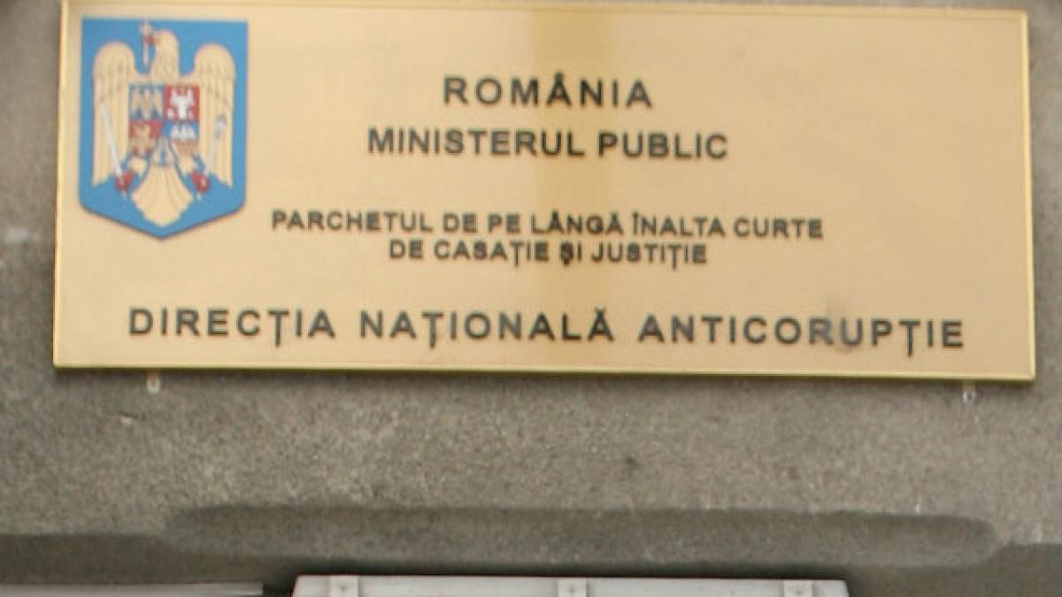 Vicepreşedintele ANRE, Claudiu Dumbrăveanu, reţinut de DNA