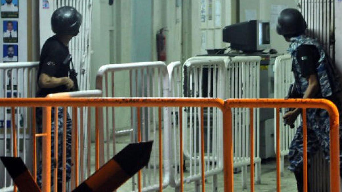 Atac terorist asupra aeroportului din Karachi: 23 de oameni au murit
