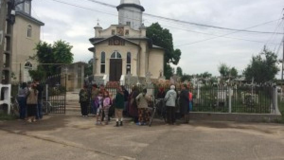 Bătaie în biserică între doi preoţi buzoieni. Un părinte a ajuns la spital cu nasul spart