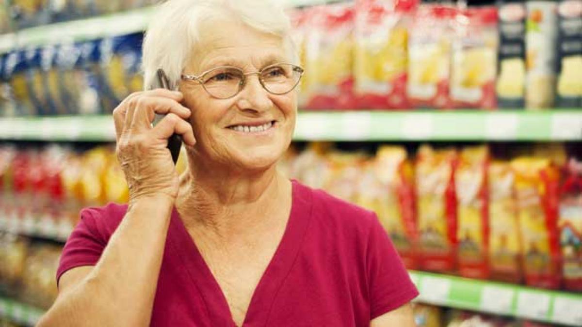 Luna iulie vine cu ieftiniri. Preţul energiei electrice scade cu 2,6%, iar tarifele în roaming se reduc cu până la 55% 