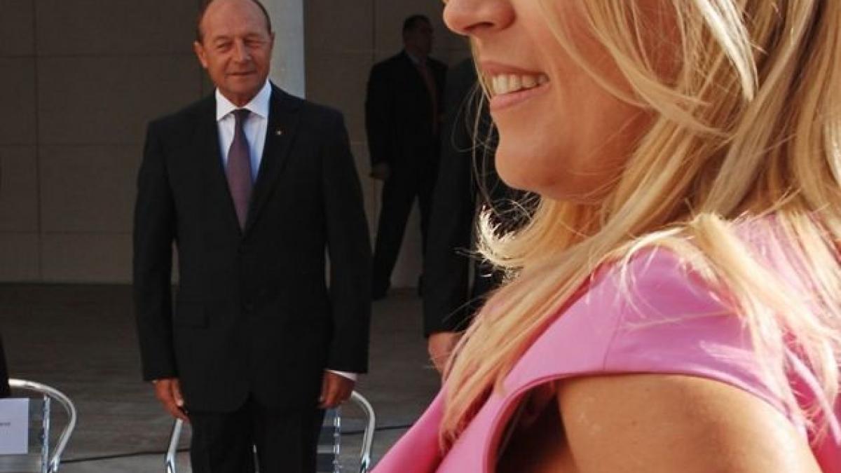 Tupeul la apogeu: Băsescu şi Udrea aniversează suspendarea preşedintelui