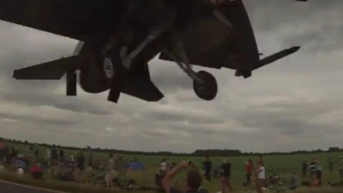 avion f 16 spectatori