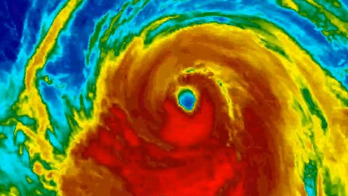 Meteorologii niponi AVERTIZEAZĂ: SUPERTAIFUNUL "Neoguri" se îndreaptă spre insula japoneză Okinawa (VIDEO)