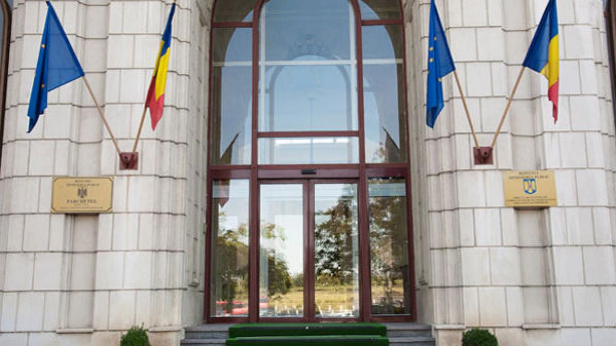 Doi funcţionari de la ANAF, cercetaţi de procurori într-un caz de evaziune fiscală cu legume-fructe