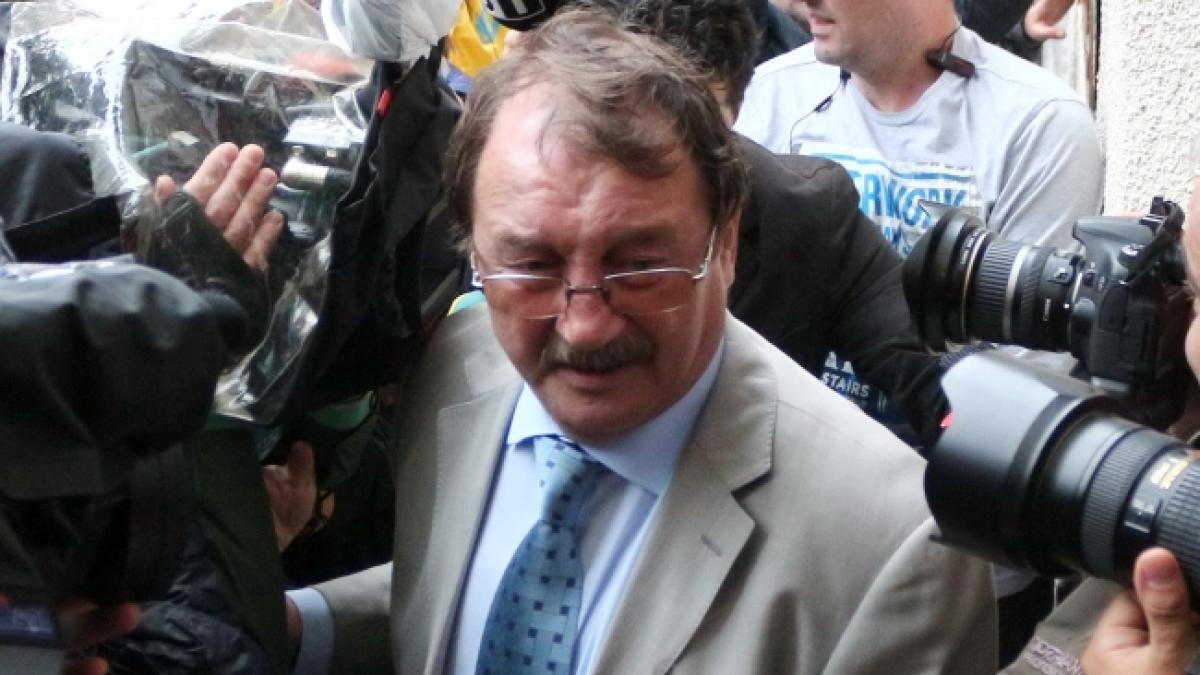 Mircea Băsescu va fi trimis în judecată pentru trafic de influenţă. Procurorii ar putea extinde acuzaţiile şi pentru înşelăciune
