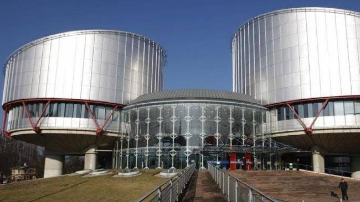 CEDO sancţionează Rusia pentru izolarea inculpaţilor în cuşti, la audierile din tribunal