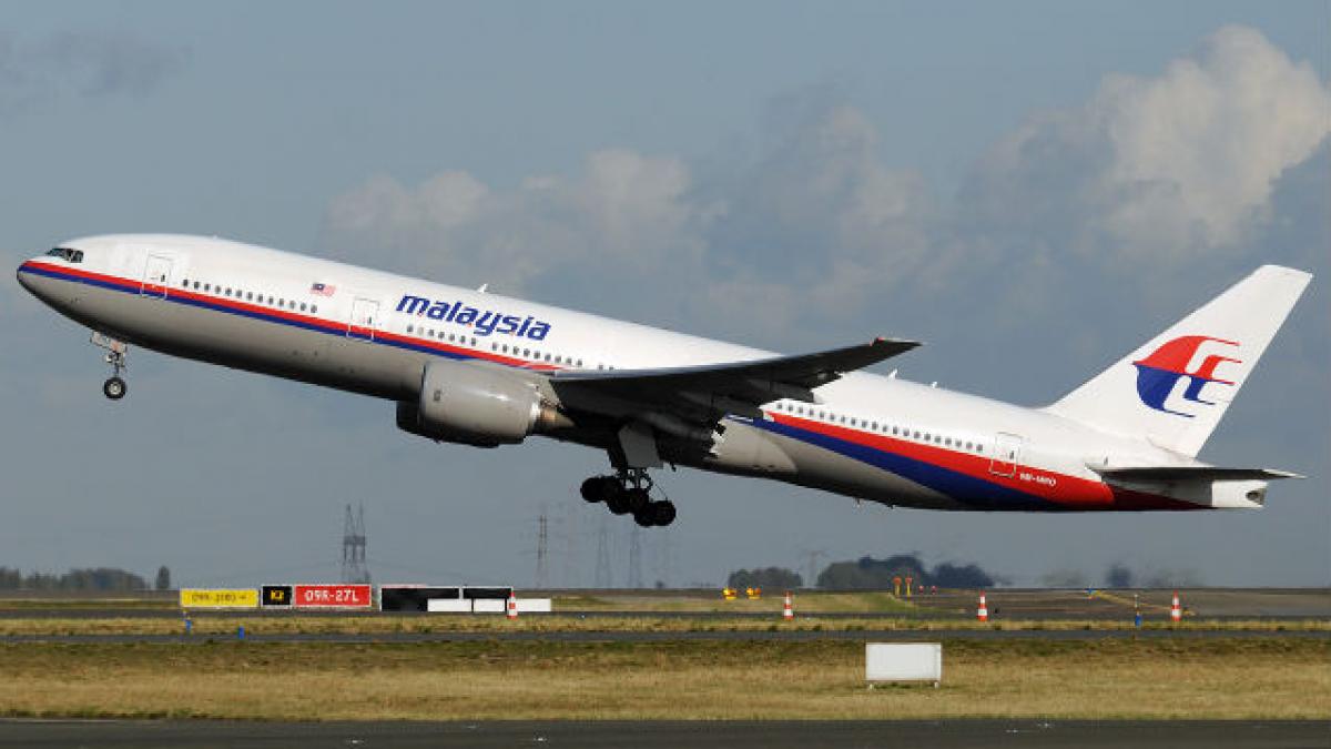 un avion malaezian de pasageri s a prabusit pe teritoriul ucrainei