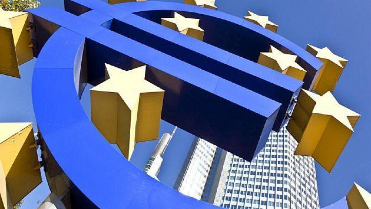 Euro în scădere pe fondul îngrijorărilor cu privire la situaţia din Ucraina