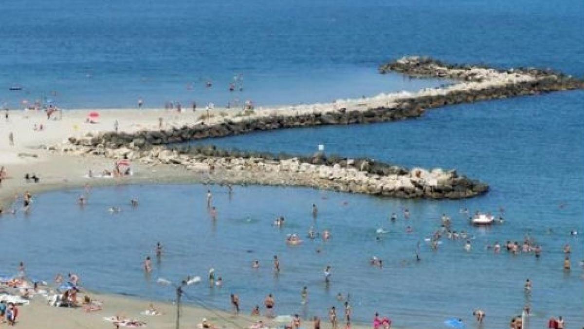 Cum îşi petrec românii vacanţa 2014
