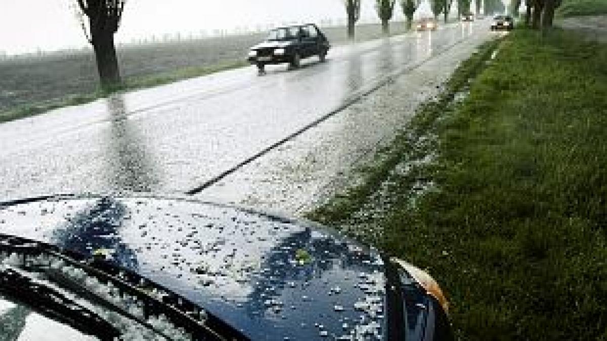 Avertizare NOWCASTING: Cod galben de ploi şi grindină, pentru BUCUREŞTI şi ILFOV