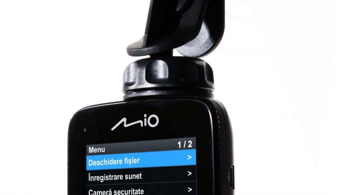  Camera auto care porneşte odată cu maşina. Receptorul GPS e încorporat