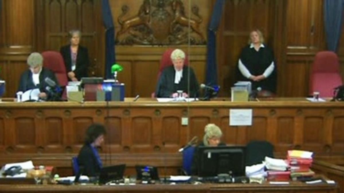 INCREDIBIL! Un judecător britanic adoarme în timpul declaraţiei unui martor, într-un proces de viol (VIDEO)