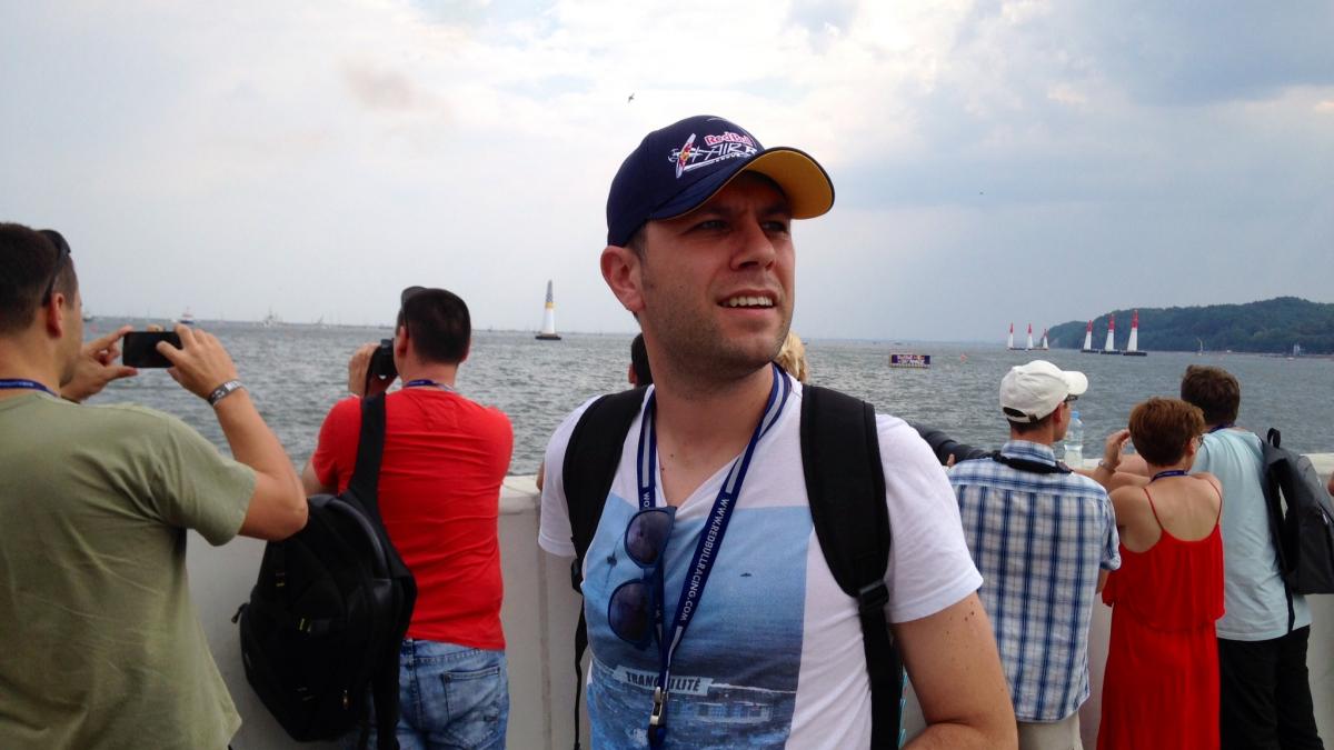 Prezentatorul Observatorului de weekend, Daniel Osmanovici plănuieşte să ia lecţii de pilotaj