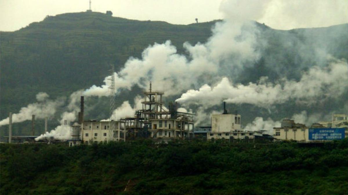 Autorităţile din Beijing interzic folosirea cărbunelui pentru a reduce poluarea