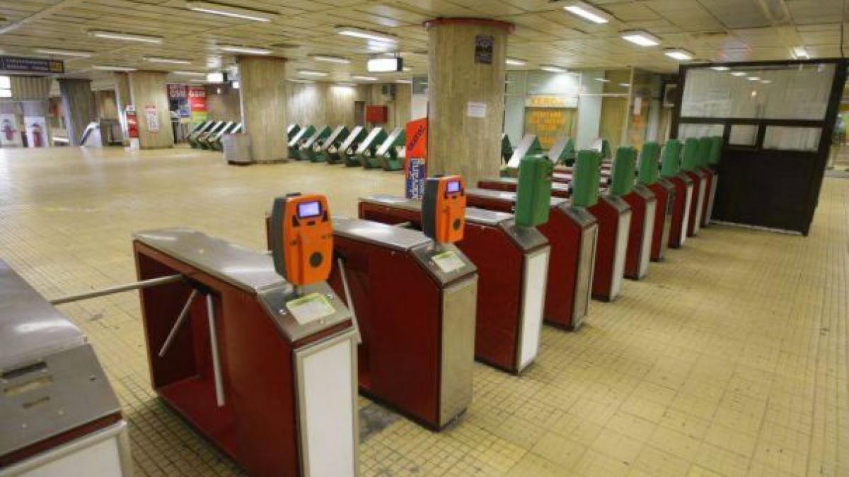 Accesul la metrou nu se mai poate face prin SMS. Valoarea călătoriilor neutilizate va fi restituită